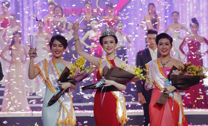 Tâm sự của tân Hoa khôi nữ sinh Việt Nam Đặng Thị Thu Hồng (giữa ảnh) sinh năm 1997, là sinh viên trường Cao đẳng Thương mại Đà Nẵng trở thành chủ nhân của chiếc vương miện Hoa khôi “Nữ sinh viên Việt Nam duyên dáng 2016” ngày 10/12/2016,