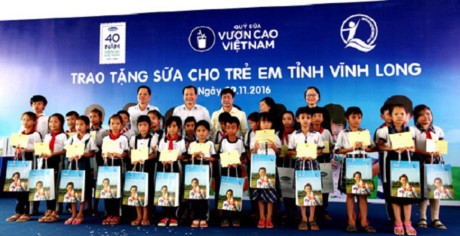 Vinamilk tâm huyết với quỹ sữa 'Vươn cao Việt Nam' Vinamilk tâm huyết với quỹ sữa 'Vươn cao Việt Nam'