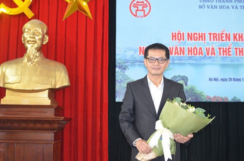 NSND Trung Hiếu làm Giám đốc Nhà hát kịch Hà Nội NSND Trung Hiếu trong ngày nhận chức vụ mới.