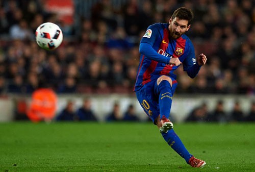 Messi ghi bàn quyết định, Barca vào tứ kết Cup Nhà vua Messi sút phạt chính xác ghi bàn quyết định.