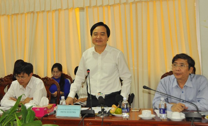 Cần Thơ kiến nghị thành lập thêm 3 trường đại học Bộ trưởng Bộ GD&ĐT Phùng Xuân Nhạ phát biểu.