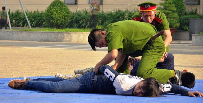 “Cú đấm thép” của Công an TPHCM liên tiếp lập chiến công Lực lượng Đội Cảnh sát hình sự đặc nhiệm hướng Nam trong ngày thành lập. Ảnh Đình Du.