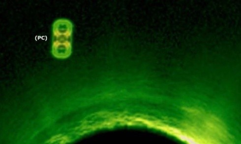 UFO có kích thước sao Thổ lướt qua Mặt Trời UFO có kích thước sao Thổ lướt qua Mặt Trời