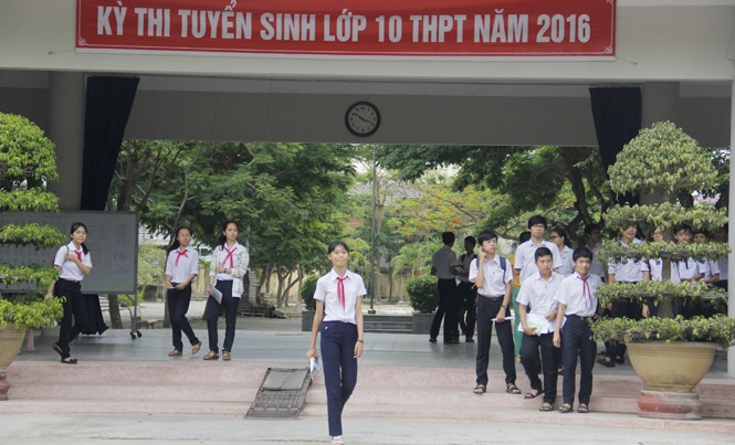 Đà Nẵng tuyển 9.500 học sinh lớp 10 hệ công lập Học sinh Đà Nẵng tham dự kỳ thi tuyển sinh lớp 10 năm học 2016 – 2017. Ảnh: Thanh Trần.