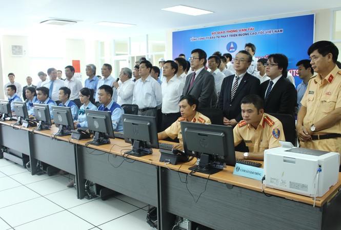 Quản lý giao thông thông minh trên cao tốc TP HCM – Long Thành – Dầu Giây Lãnh đạo Bộ GTVT, VEC và các cơ quan liên quan kiểm tra hệ thống ITS.