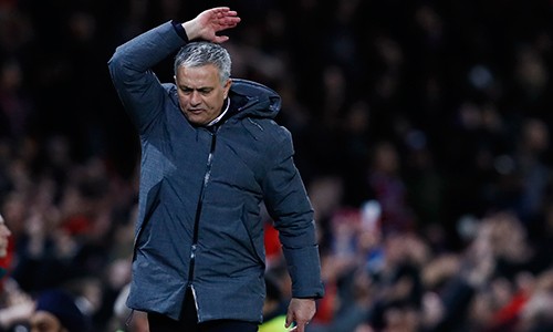 Ibra nghỉ hết mùa, Mourinho than khổ vì thiếu quân Mourinho đang vào tình cảnh bí bách nhất về lực lượng kể từ khi dẫn dắt Man Utd. Ảnh: Reuters.