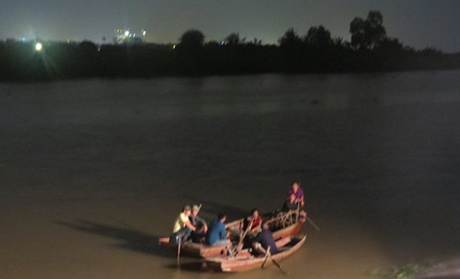 Bản tin 8H: Hai học sinh lớp 8 chết đuối sau giờ học Lực lượng chức năng tổ chức tìm kiếm các nạn nhân.