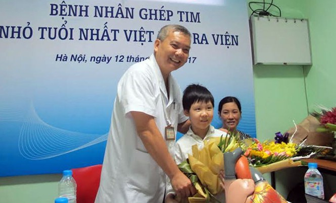 Bệnh nhi nhỏ tuổi nhất được ghép tim xuất viện Bé Nguyễn Thành Đạt ra viện.