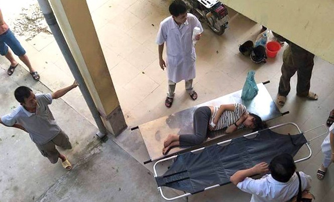 Sáu người trong gia đình nguy kịch do ăn nấm độc Các bệnh nhân ăn phải nấm độc dẫn đến suy thận cấp, tổn thương gan nặng.