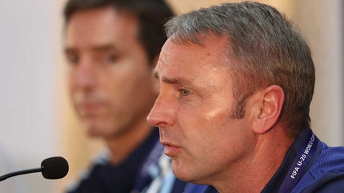 HLV U20 Anh bực tức khi bị nói thắng may Argentina HLC Simpson giúp anh khởi đầu hoàn hảo tại U20 World Cup 2017.