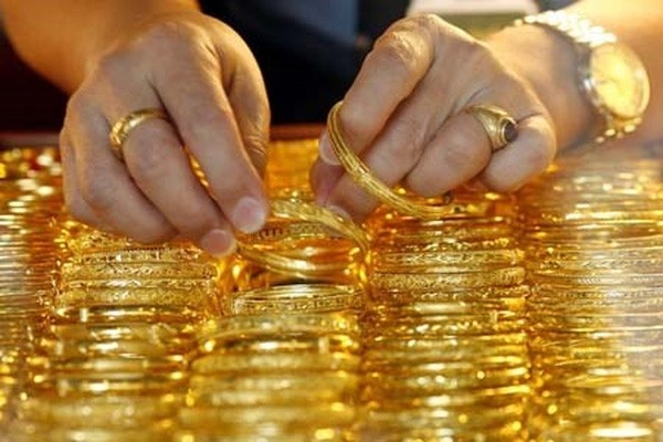 Vàng khởi đầu tuần mới với xu hướng giảm Vàng khởi đầu tuần mới với xu hướng giảm