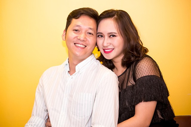 Chồng hiện tại của Khánh Linh là người như thế nào? Doanh nhân Trần Tùng, ông xã Khánh Linh hỗ trợ vợ trong ngày ra mắt MV mới.