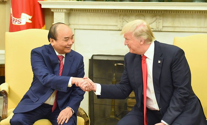 Tuyên bố chung về tăng cường Đối tác toàn diện giữa Việt Nam-Hoa Kỳ Thủ tướng Nguyễn Xuân Phúc hội đàm với Tổng thống Hợp chúng quốc Hoa Kỳ Donald Trump. Ảnh: Thống Nhất/TTXVN.