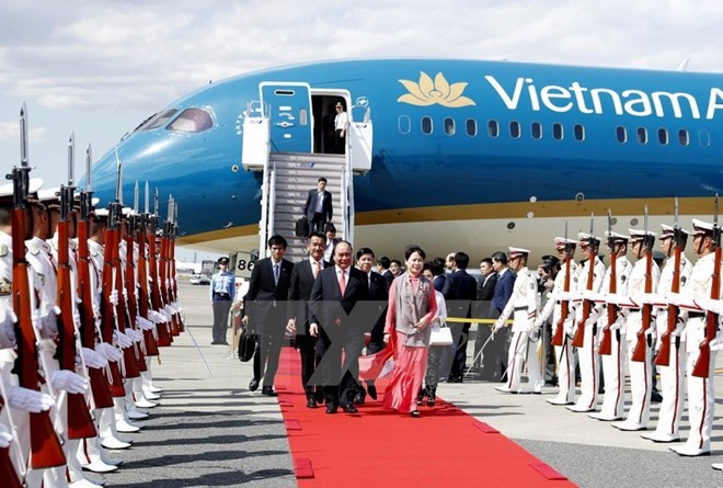 Báo Nhật đánh giá tích cực chuyến thăm của Thủ tướng Nguyễn Xuân Phúc Lễ đón Thủ tướng Nguyễn Xuân Phúc và Phu nhân tại sân bay quốc tế Haneda ở thủ đô Tokyo. Ảnh: Thống Nhất/TTXVN.