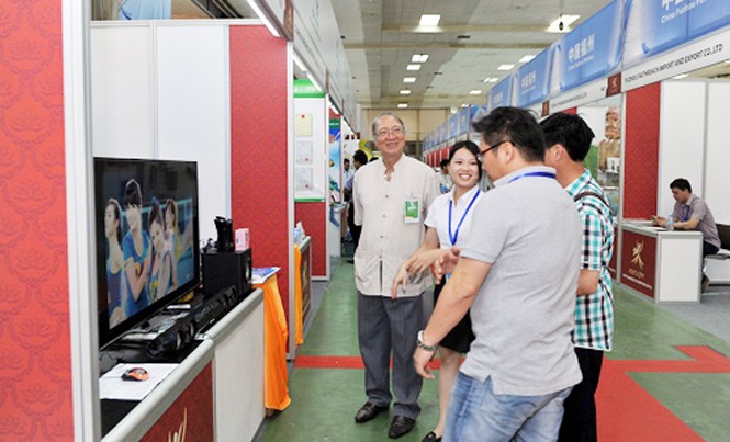Hàng nghìn máy móc cơ khí điện tử hội tụ tại CA-MEXPO Vietnam 2017 Theo thống kê của CAEXPO, tổng giá trị hợp đồng đã được các doanh nghiệp hai nước ký kết tại triển lãm năm 2016 đạt khoảng 2 triệu USD.