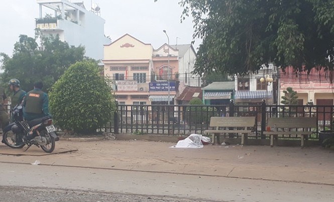 Kinh hãi phát hiện người đàn ông chết cạnh ghế đá Hiện trường vụ việc.