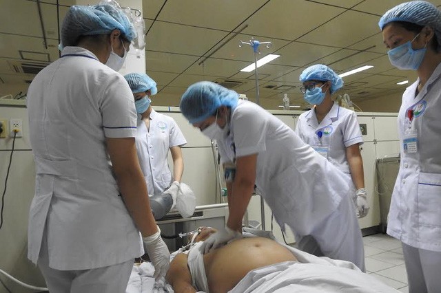 Vụ 8 người chạy thận tử vong: Tồn dư hóa chất trong đường nước quá cao Sự cố y khoa đặc biệt nghiêm trọng khiến 8 bệnh nhân chạy thận tử vong có nguyên nhân từ hàm lượng Floura cao gấp 245 và 260 lần mức cho phép.