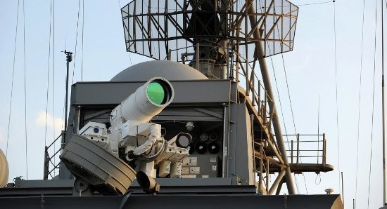 Bản tin 14H: Mỹ thử vũ khí laser nhanh gấp 50.000 lần ICBM Hệ thống bắn laser trên tàu USS Ponche.