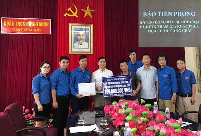 Báo Tiền Phong hỗ trợ cán bộ Đoàn và thanh niên tình nguyện Mù Cang Chải Đại diện báo Tiền Phong trao hỗ trợ cho các gia đình bị nạn và tiếp sức ĐVTN tham gia khắc phục hậu quả lũ quét Mù Cang Chải.