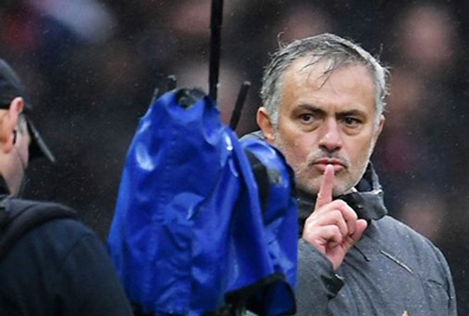 Mourinho được so với... 'Độc cô cầu bại' Mayweather Mourinho được so với... 'Độc cô cầu bại' Mayweather