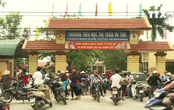 Hàng trăm học sinh Thái Bình nghỉ học do sợ lây bệnh từ người bạn đã thiệt mạng Trường Tiểu học thị trấn Vũ Thư, huyện Vũ Thư (Thái Bình).