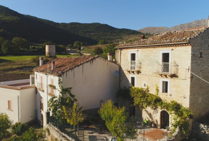 Biệt thự siêu đẹp bán với giá sốc chỉ 1,5 triệu đồng Căn biệt thự ở Abruzzo, nước Ý được rao bán thông qua một trò chơi xổ số.