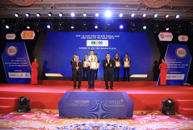 Tập đoàn CEO xuất sắc vào Top 10 chủ đầu tư uy tín năm 2019 Tập đoàn CEO được vinh danh TOP 10 chủ đầu tư bất động sản Việt Nam uy tín Lễ công bố Top 10 Công ty uy tín ngành Bất động sản – xây dựng – vật liệu xây dựng năm 2019.