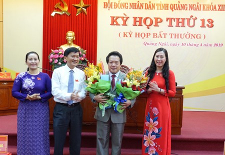 Phê chuẩn Phó Chủ tịch UBND tỉnh Quảng Ngãi Chủ tịch UBND tỉnh Trần Ngọc Căng và Chủ tịch HĐND tỉnh Bùi Thị Quỳnh Vân, Phó Chủ tịch HĐND tỉnh Đinh Thị Hồng Minh chúc mừng Phó Chủ tịch UBND tỉnh Quảng Ngãi Võ Phiên.