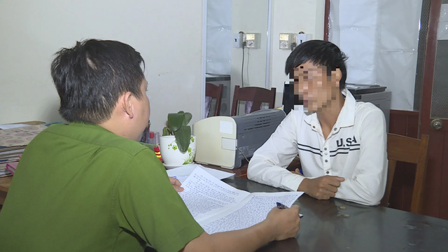 Qua đêm với bạn gái nhí, nam thanh niên vướng vòng lao lý Đối tượng Doạn tại cơ quan công an.