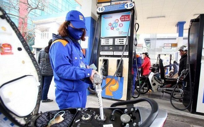 Tăng khá mạnh, xăng RON95 vọt lên 21.066 đồng/lít Xăng RON95 tăng khá mạnh 923 đồng/lít lên 21.066 đồng/lít