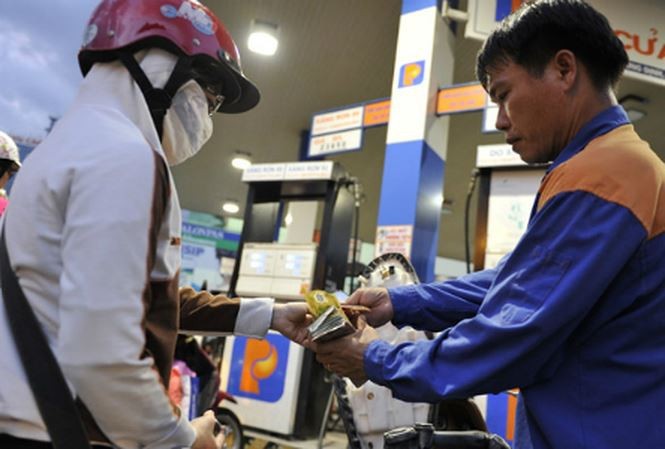 Giá xăng RON 95 tăng lên 21.079 đồng/lít từ 15h hôm nay Từ 15h hôm nay, giá bán lẻ xăng RON95 tăng 283 đồng, lên hơn 21.079 đồng/lít