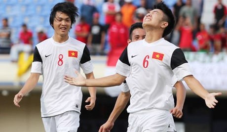 Ngày mai, Tuấn Anh và Xuân Trường về nước Tiền vệ Tuấn Anh (trái) và Xuân Trường trong màu áo U19 Việt Nam.