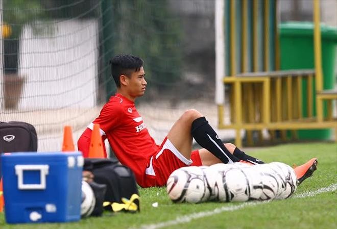 HLV Hữu Thắng “loại” Minh Tuấn vì chấn thương Tiền vệ Vũ Minh Tuấn chia tay tuyển VN vì chấn thương
