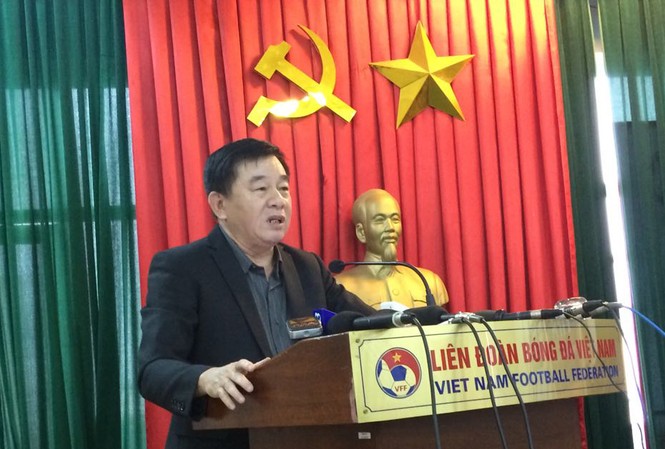 Phó Chủ tịch VFF: ‘Tuyển Thái Lan chơi bóng, Việt Nam đá bóng’ Trưởng Ban trọng tài VFF Nguyễn Văn Mùi phát biểu tại cuộc họp sáng 20/12