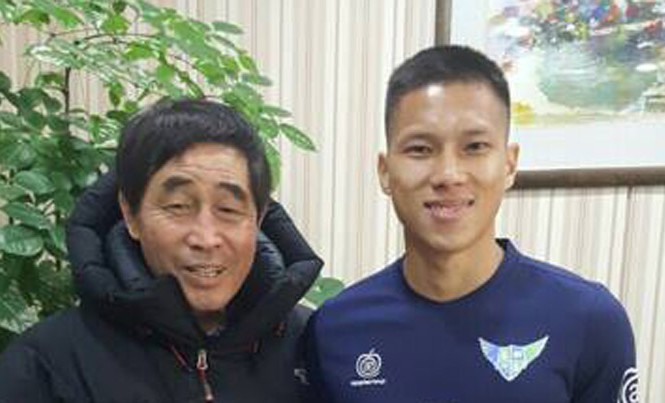 Sao trẻ HA.GL thọ giáo thầy của ngôi sao Park Ji-sung Anh Tài bắt đầu thi đấu cho Uijeongbu. (ảnh NTA)