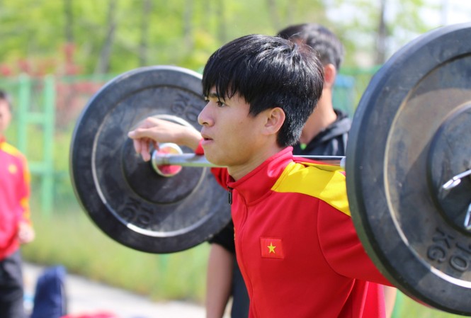 Sao trẻ HAGL chờ món quà cuối của HLV Hoàng Anh Tuấn Tiền vệ Phan Thanh Hậu.