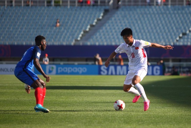 U20 Việt Nam thua kém Pháp như thế nào? Pháp (phải) ở đẳng cấp khác so với U20 Việt Nam.