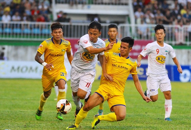 HAGL thua trận thứ 4 liên tiếp ở V-League HAGL (áo trắng) trải qua trận thua thứ 4 liên tiếp ở V-League.