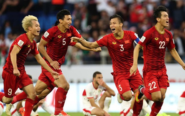 Khó xem tuyển Việt Nam tại King’s Cup 2019 ở khu vực công cộng? Đội tuyển Việt Nam đang được chờ đợi giành chiến thắng trước Thái Lan ở King's Cup 2019.