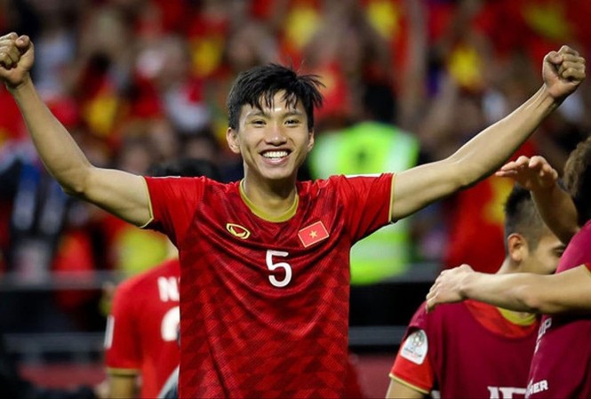 Văn Hậu đoạt giải cầu thủ trẻ xuất sắc nhất V-League 2019 Văn Hậu đoạt giải Cầu thủ xuất sắc nhất V-League 2019