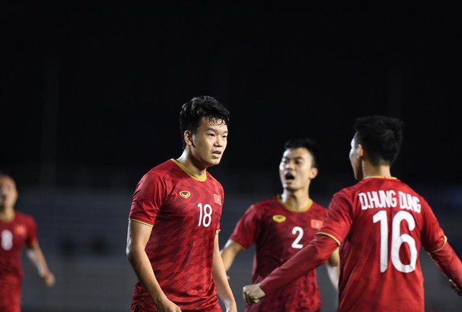 Hoãn trận U22 Việt Nam với Singapore vì bão Kammuri? U22 Việt Nam sẽ có cơ hội giành vé sớm nếu thắng U22 Singapore ngày mai, trong khi Thái Lan hoặc Indonesia sảy chân.