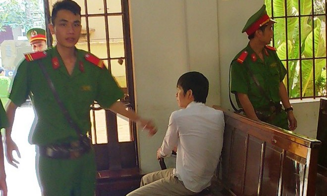 Giết bạn gái giữa lớp học vì bị chối yêu Bị cáo Lâm tại tòa. Ảnh: Zing