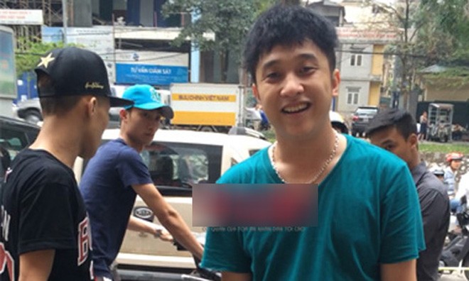 Không đội mũ bảo hiểm, Yanbi bị 141 'hỏi thăm' Yanbi là người điều khiển xe, ngồi sau là Mr.T (Ảnh: Công lý).