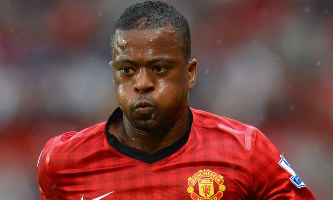 M.U tính giảm lương, Evra dứt áo ra đi? M.U cho Patrice Evra cơ hội cuối để ở lại