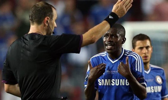 Hành xử bạo lực, sao Chelsea bị treo giò hết giải Ramires bị cấm thi đấu 4 trận.