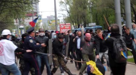 Đụng độ ác liệt tại Donetsk, hàng chục người bị thương Đụng độ ác liệt tại Donetsk, hàng chục người bị thương