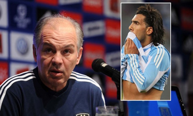 Tevez bị gạch tên khỏi World Cup vì 'thế lực ngầm' Sabella chưa từng gọi Tevez lên tuyển.