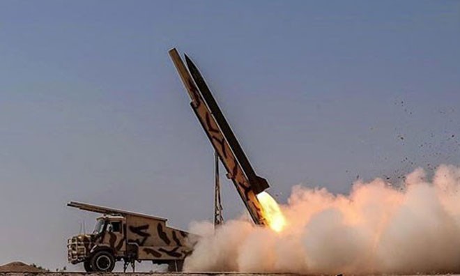 Iran hé lộ tên lửa đạn đạo Nazeat 10 Nazeat 10-H rời bệ phóng.