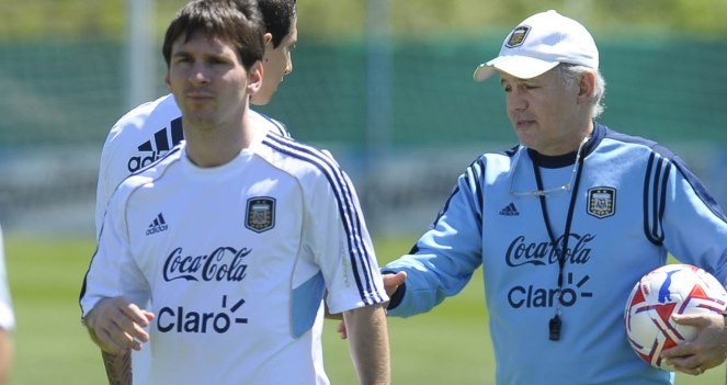 HLV Sabella phủ nhận mâu thuẫn với Messi HLV Sabella phủ nhận mâu thuẫn với Messi
