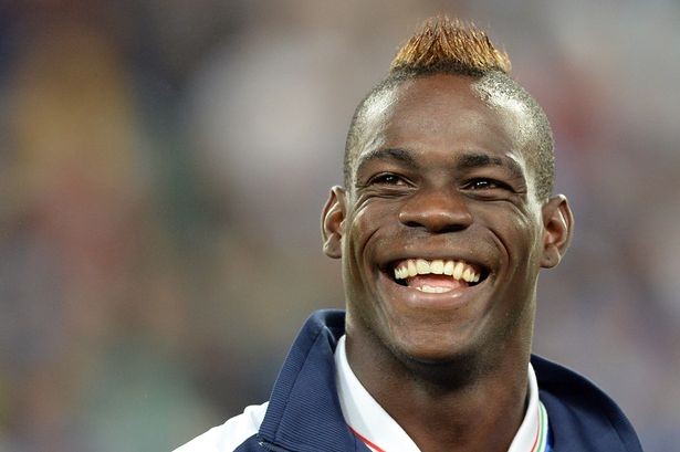 'Dứt điểm' xong Balotelli, Arsenal tính săn siêu thủ môn Ochoa Ngày Balotelli đến Arsenal không còn xa